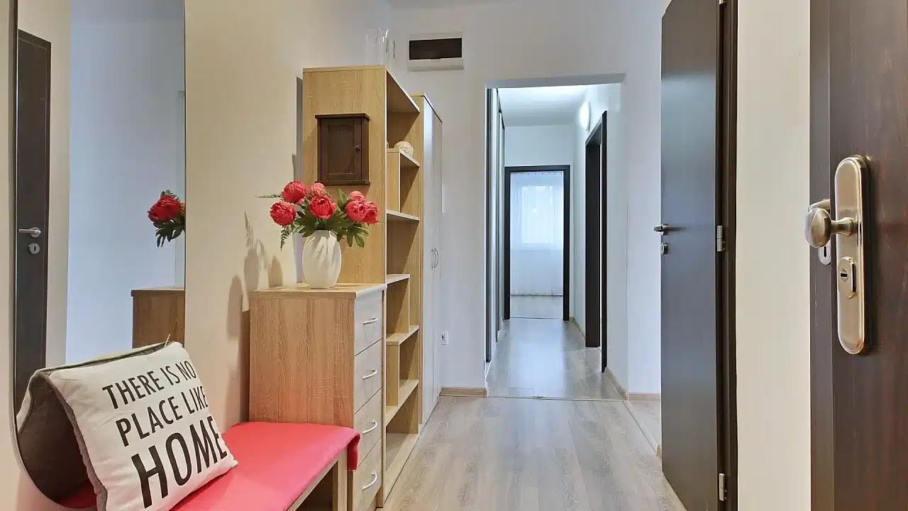 3 izbový byt v Bratislava-Petržalka-Ovsište-Mamateyova chodba